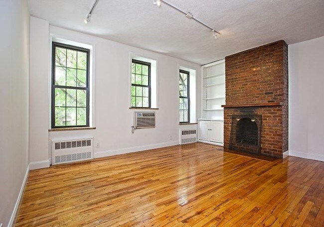 Building Photo - 255 West 22nd Street