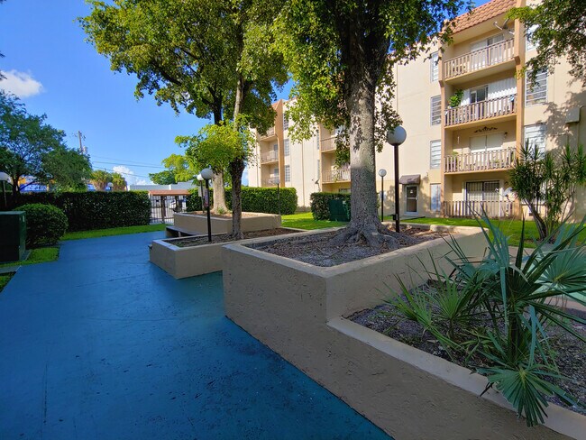 Foto del edificio - 4715 NW 7th St