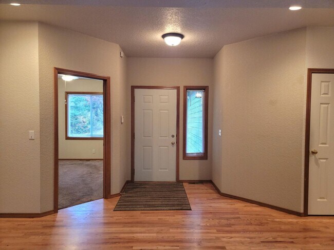 Building Photo - 3 Bedroom Home in McCormick Woods