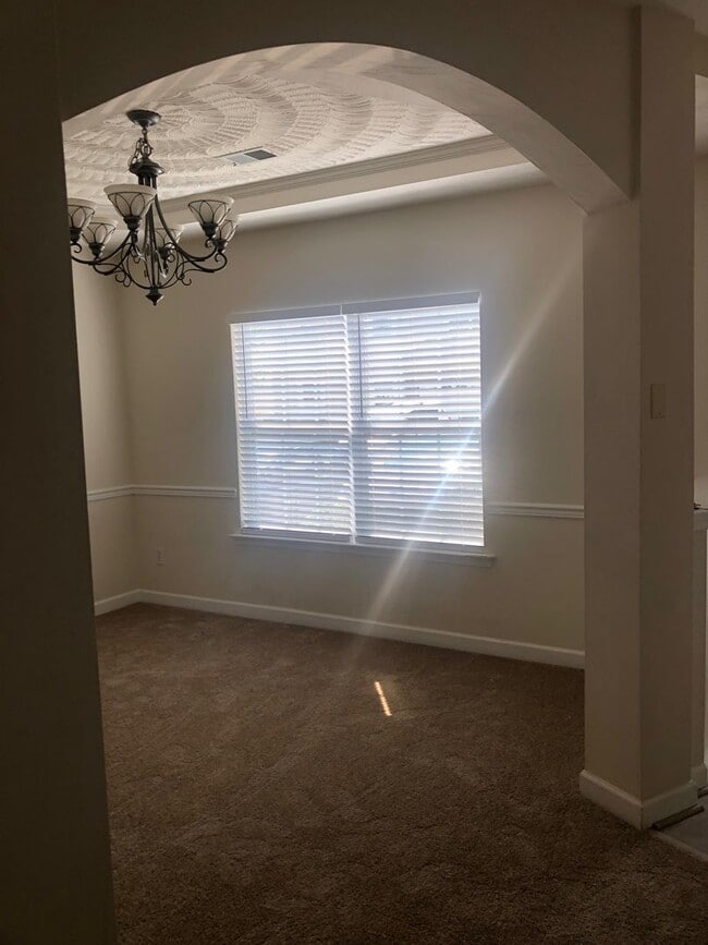 Building Photo - WELL MAINTAINED 2 BEDROOM CONDO