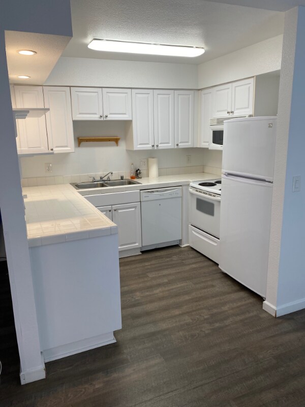 Building Photo - 6901 Alvarado Rd