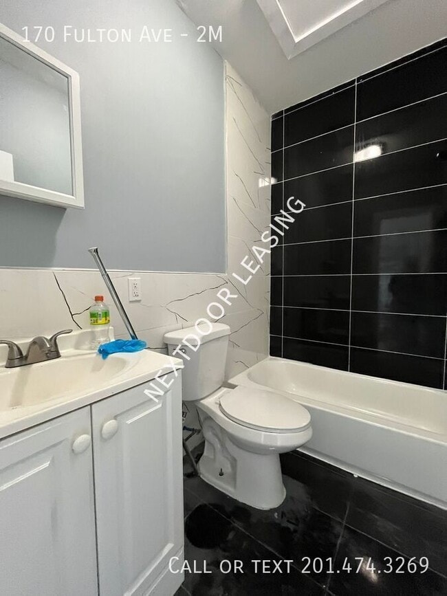 Foto del edificio - 170 Fulton Ave