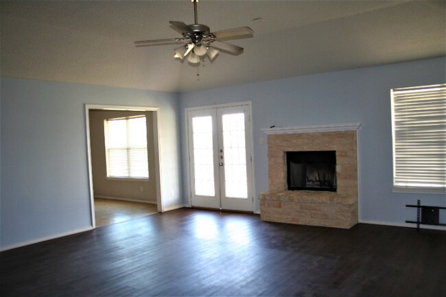 Building Photo - 2805 Selman Dr