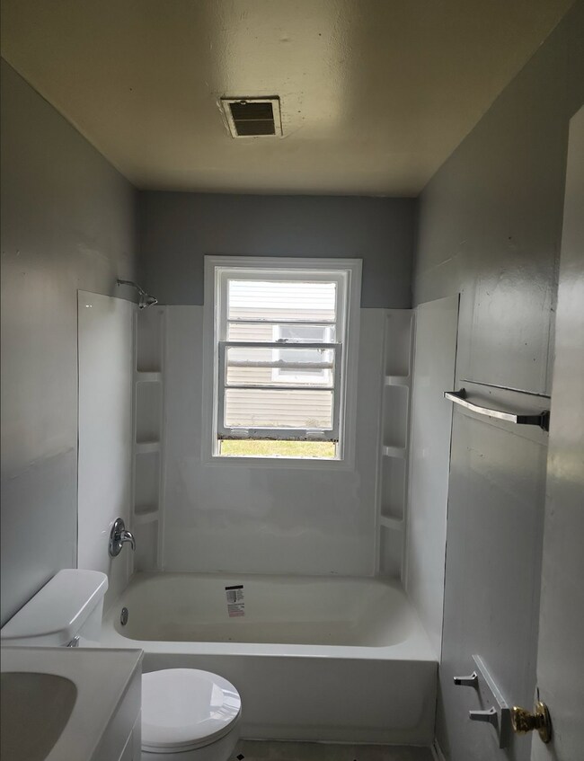 Building Photo - 2150 N Kitley Ave