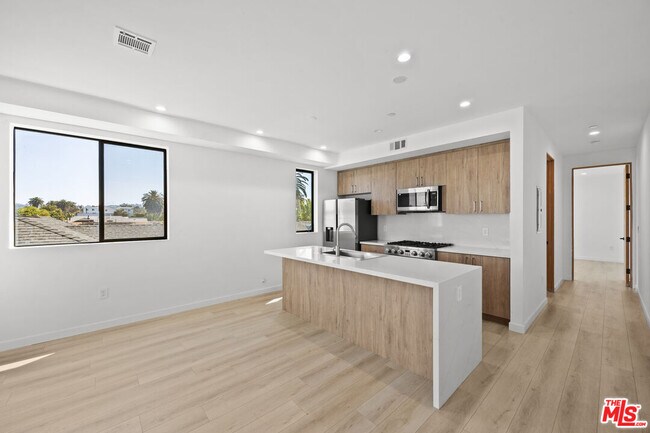 Foto del edificio - 2123 Cloverdale Ave