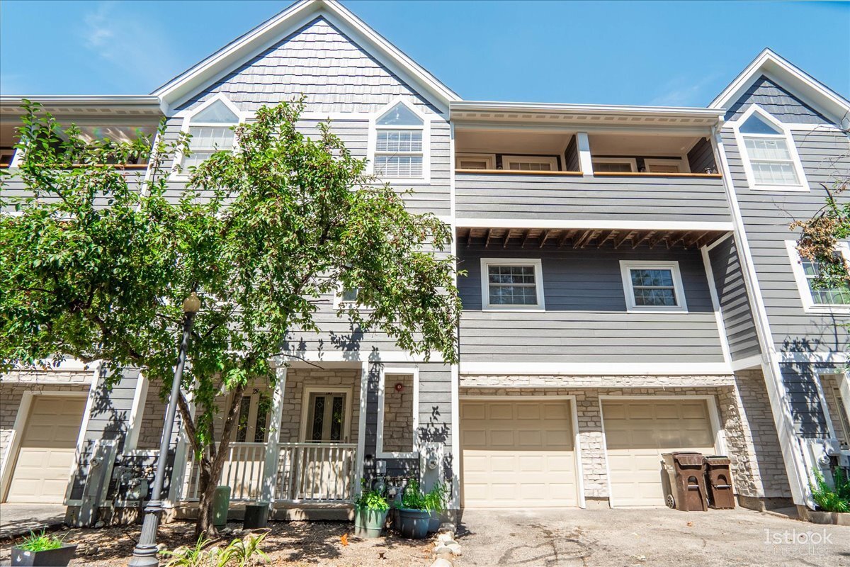 30 Bryant Ct, Crystal Lake, IL 60014 Townhome Rentals in Crystal Lake