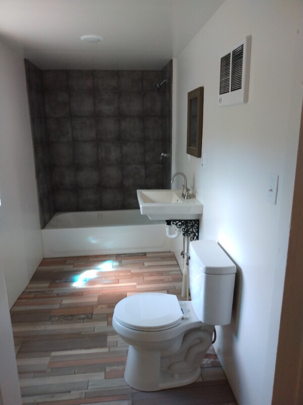 Building Photo - 6 Maple St