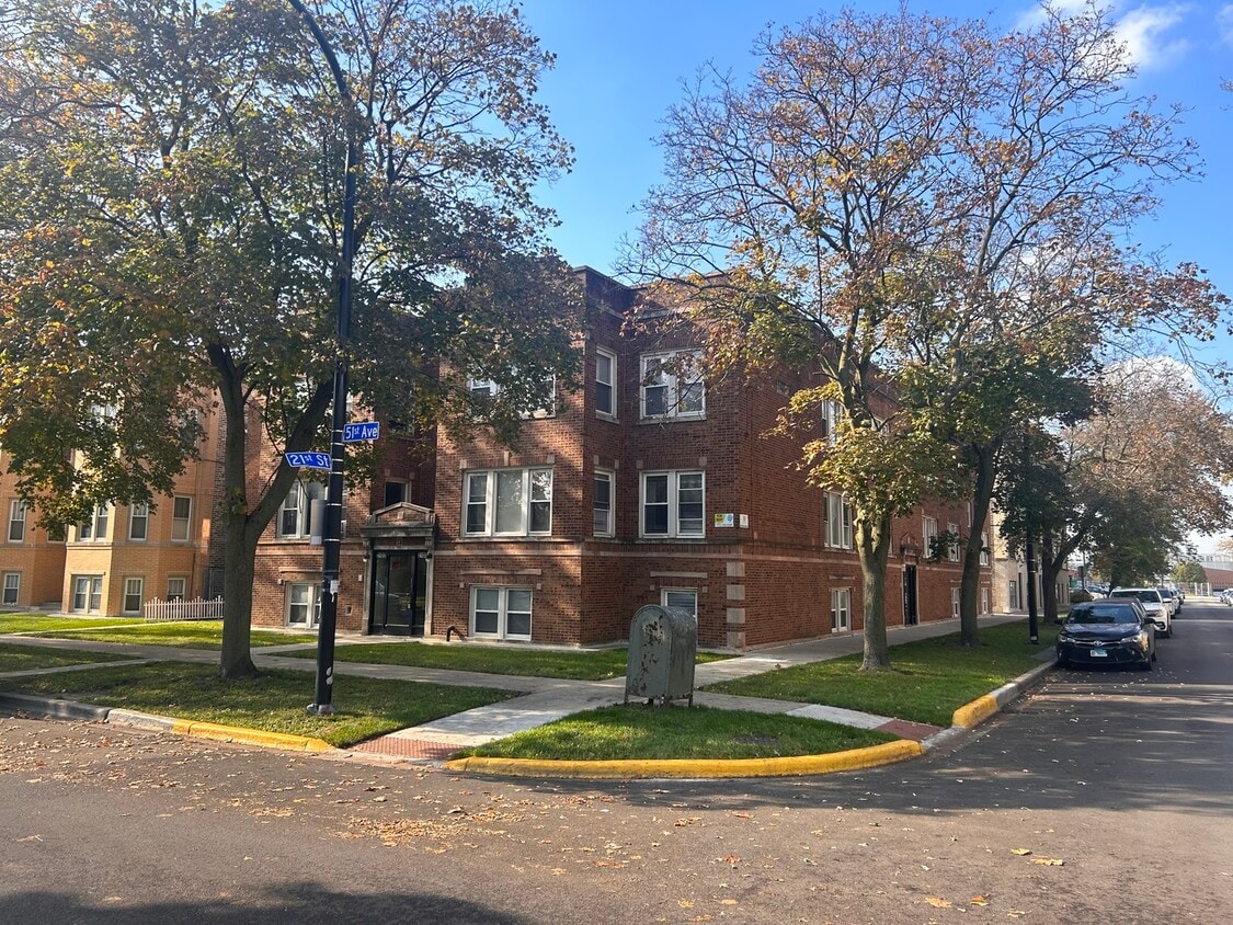 Primary Photo - 2100 S 51st Ave