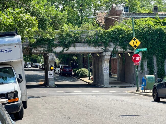 Foto del edificio - 1830 N Hermitage Ave