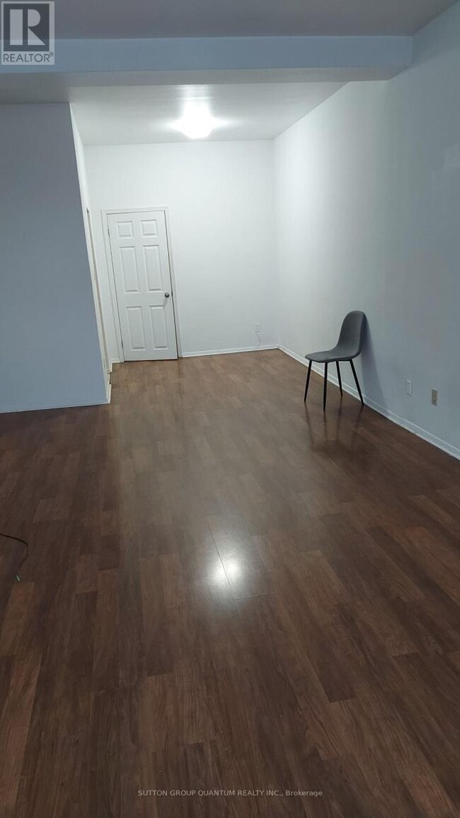 Photo du bâtiment - 2881 Lawrence Ave E