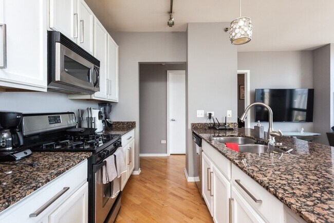Building Photo - 210 N Des Plaines St