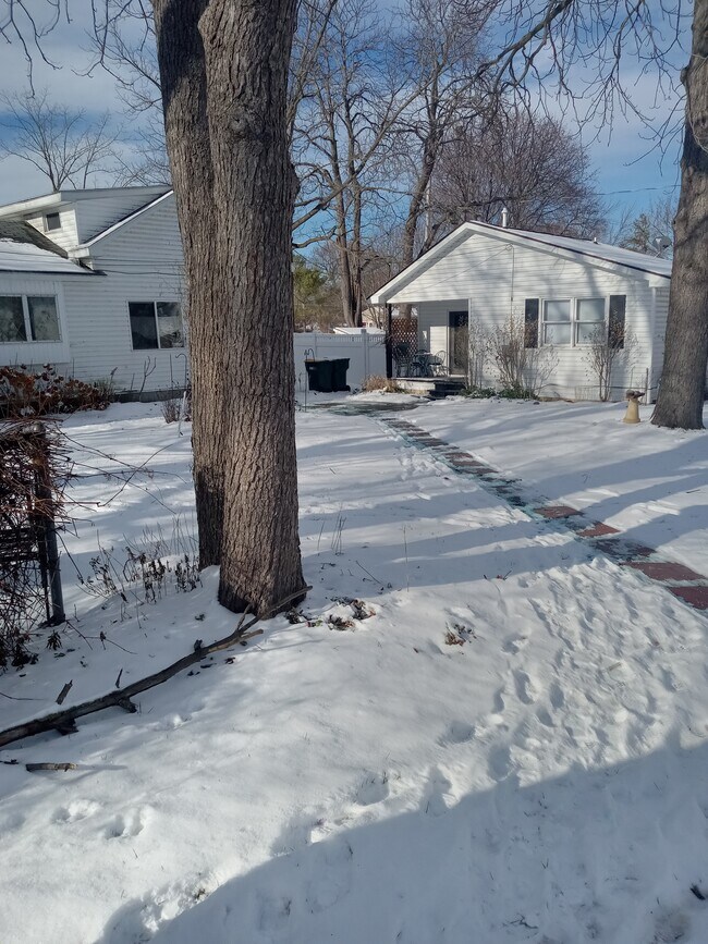 Foto del edificio - 3650 Lakeview Ave