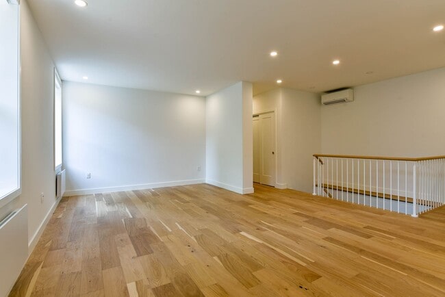 Building Photo - 590 Av. Outremont