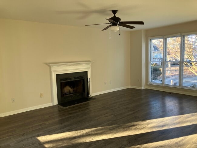 Building Photo - 3008 Isabella Dr