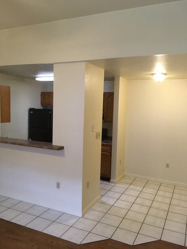 Foto del edificio - 2704 Wakefield Dr