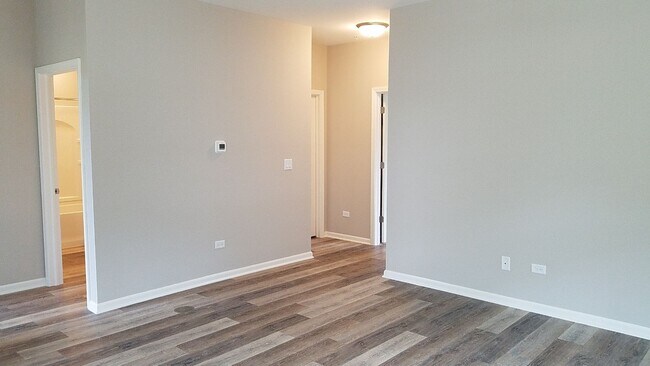 Foto del edificio - Emery Oak-2Br/2Ba Rental Home-First Floor