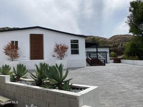 Building Photo - 152 Kings Pl