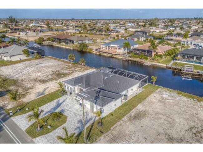 Foto del edificio - Available Now! Waterfront paradise.