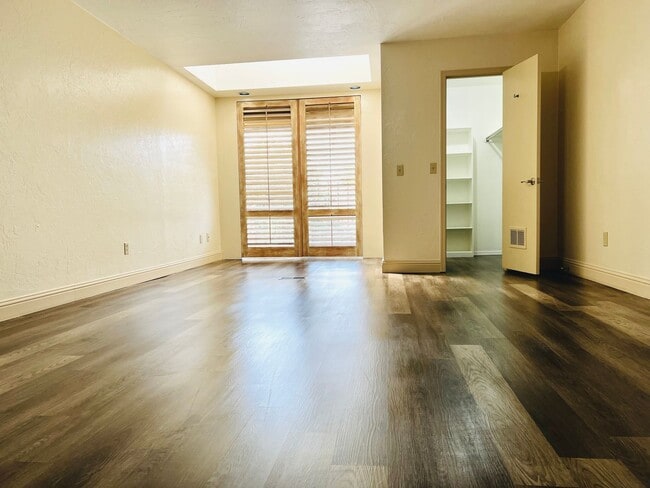 Foto del edificio - Beautiful 2BD 2BA Town-Home near Nichols Hills in Glen Brook!!!