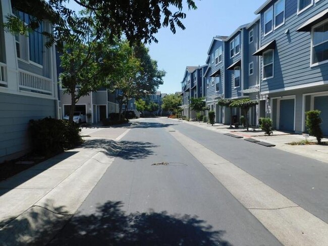Foto del edificio - 2 bedroom in Hayward CA 94541