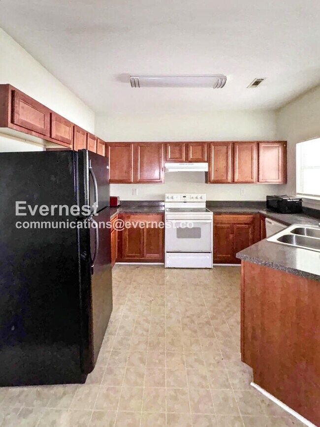 Foto del edificio - 7688 Creekside Ln