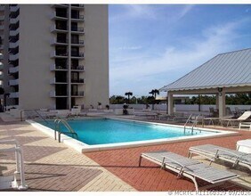 Building Photo - 4200 N Ocean Dr