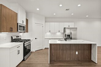 Building Photo - 2710 Bronze Vis Dr