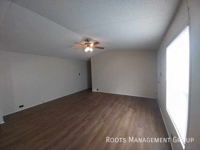 Building Photo - 3 Bed 2 Bath Home Available for Lease at L...