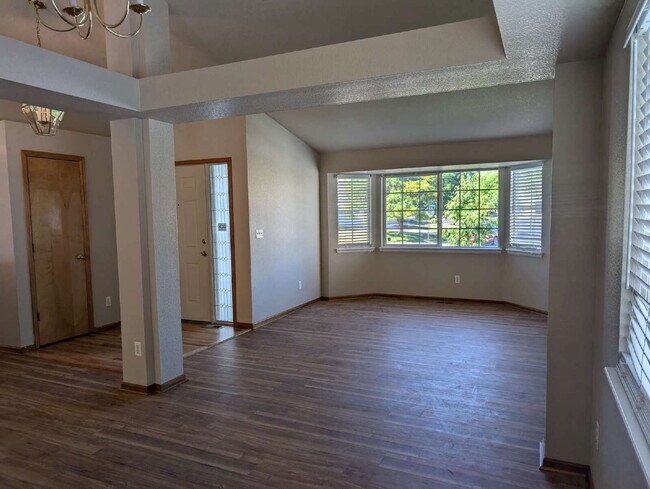 Foto del edificio - Spacious 4-Bed, 3-Bath Home for Rent in Be...