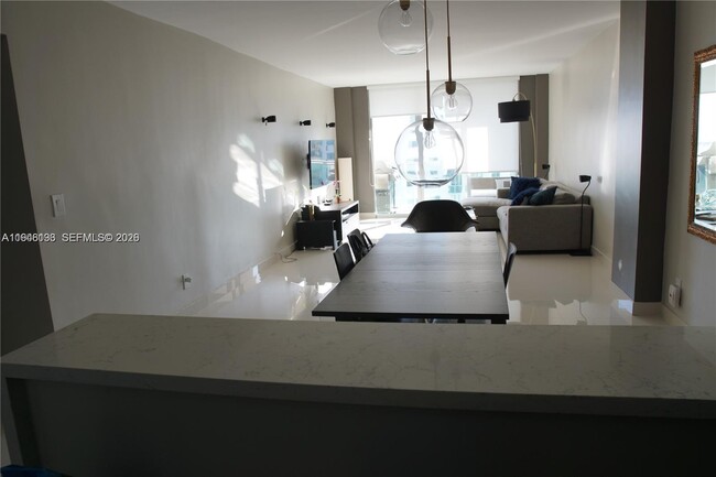 Foto del edificio - 19390 Collins Ave