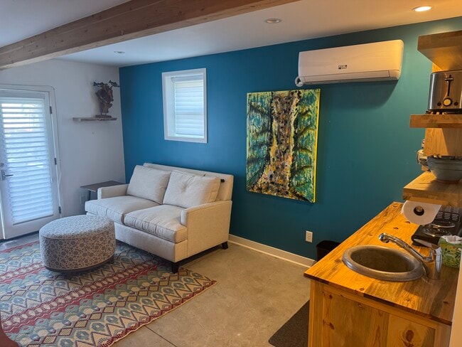 Building Photo - 342 S Mount Vernon Ave