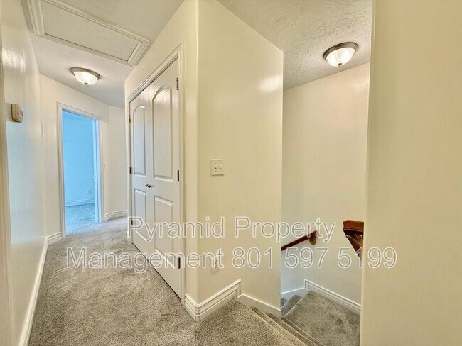 Foto del edificio - 6935 Traveler Ln