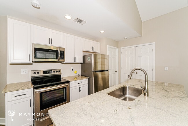 Building Photo - 240 Willowridge Ln