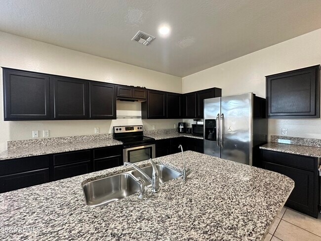 Building Photo - 5015 E Black Opal Ln
