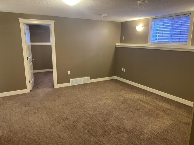 Building Photo - 2 bedroom in Grande Prairie AB T8V 4A7