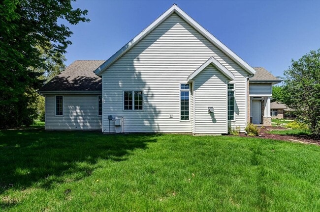 Building Photo - Beautifully updated 4 bedroom home in Southbridge, Waunakee