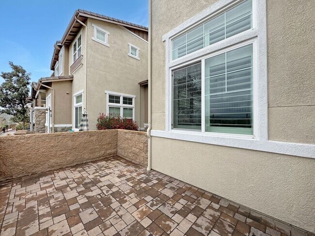 Building Photo - 3011 Cole Grade Dr