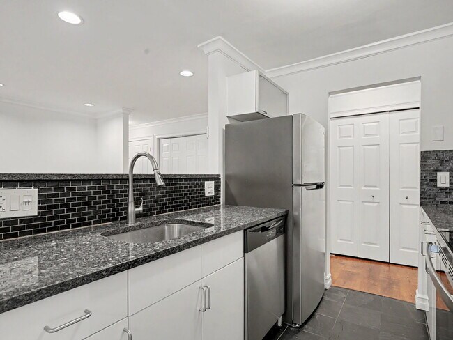Foto del edificio - 180 Glenbrook Rd