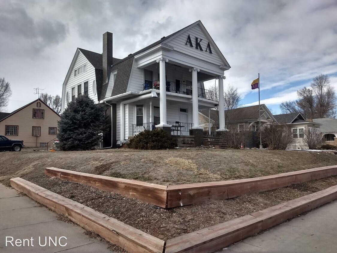 Primary Photo - 9 br, 4 bath Room For Rent - 2047 8th Ave