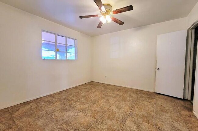 Foto del edificio - COMING SOON 3-Bedroom 2-bath REMODELED HOUSE