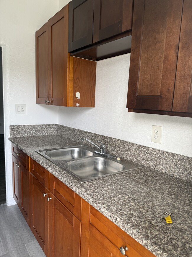 Kitchen - 910 S Marengo Ave