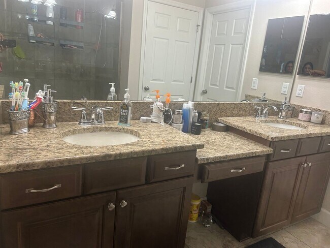 Foto del edificio - 3 Bedroom Townhome in Tampa