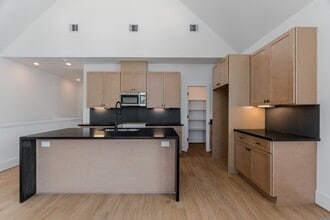 Building Photo - 7605 Victory Reserve St