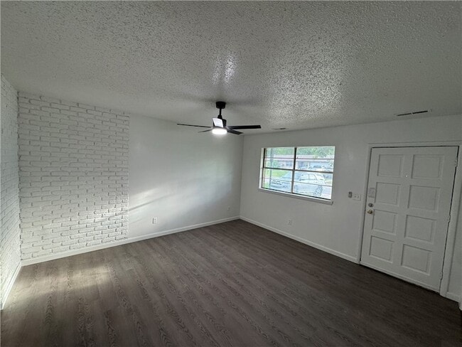 Building Photo - 1303 White Rd