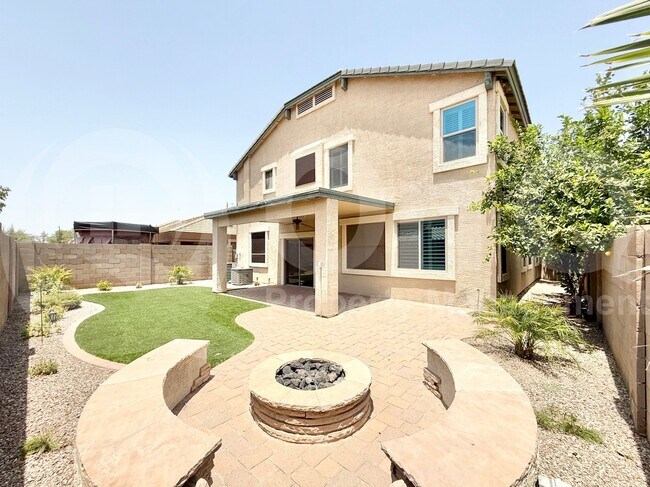 Foto del edificio - 16111 W Winslow Dr