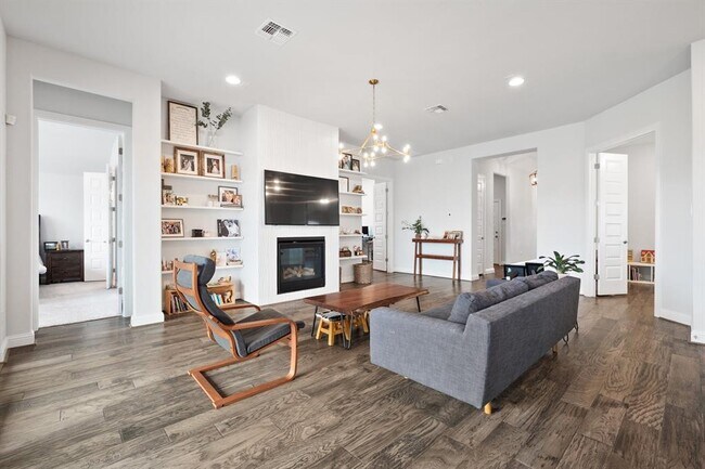 Building Photo - 513 Elworth Path