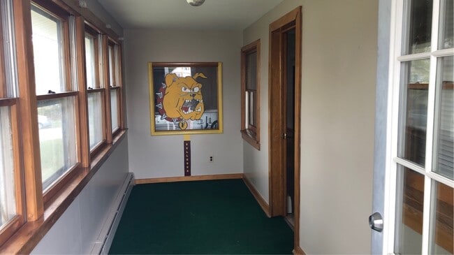 Building Photo - 307 N Warren Ave