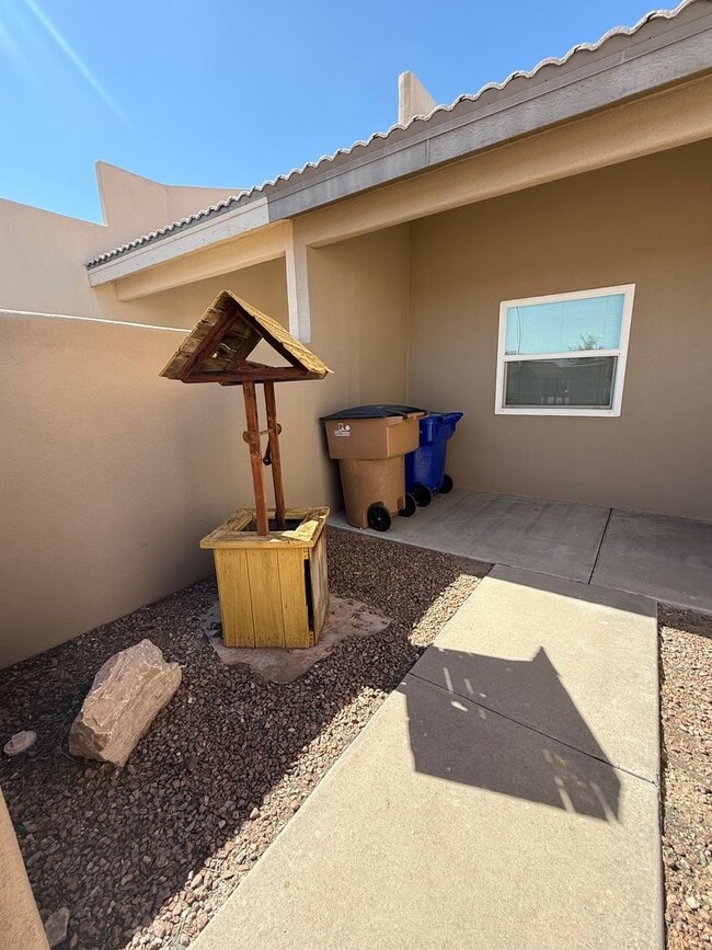 Foto del edificio - Beautiful 2 Bedroom/2 Bath W/ Office