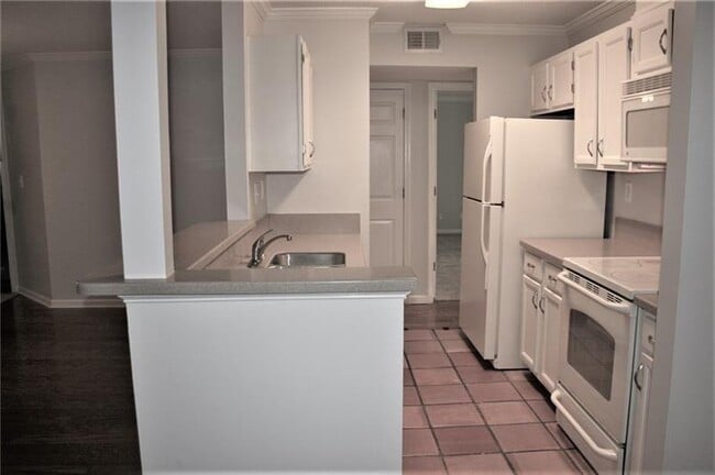 Building Photo - 901 Garden Ct