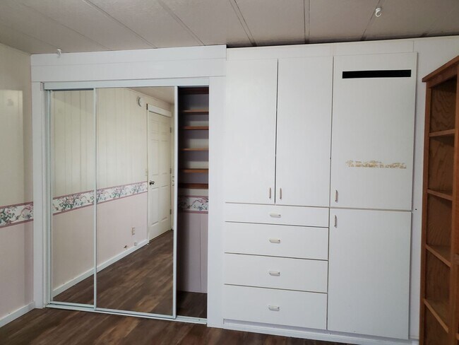 Building Photo - Single Wide Manu - Pictures Coming Soon!